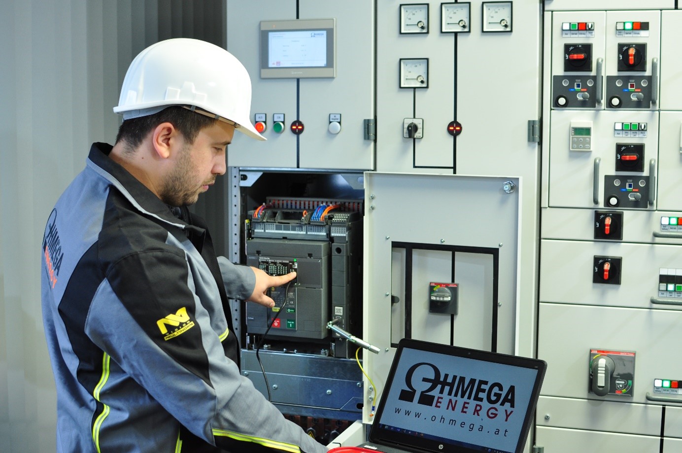 Ohmega Energy Projekte Leistungsschalter - Wartung